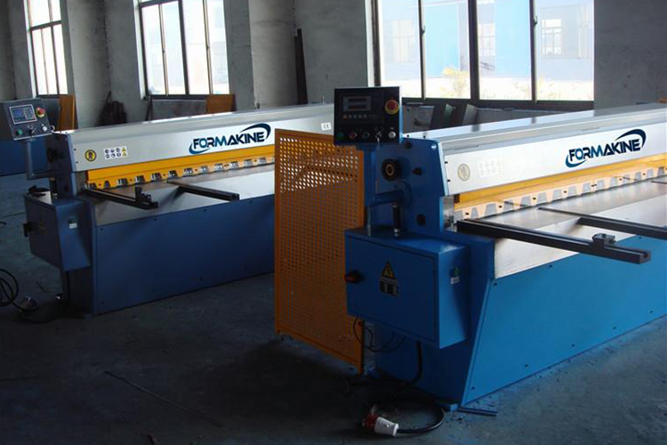 Mechanical Over Crank Guillotine Shearing Machine