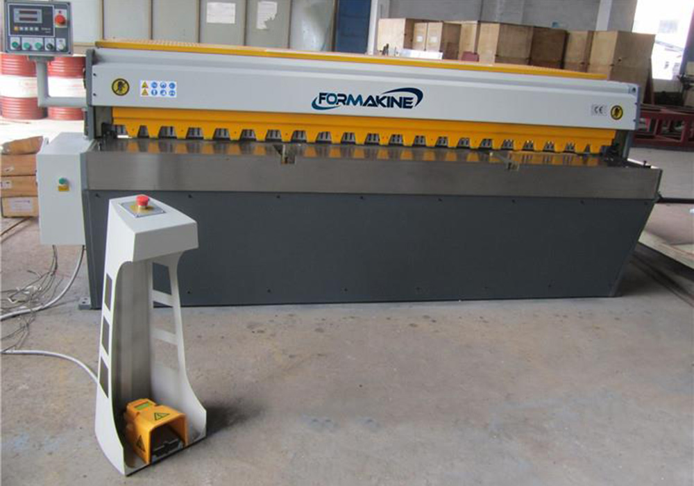 Mechanical Under Crank Guillotine Shearing Machine